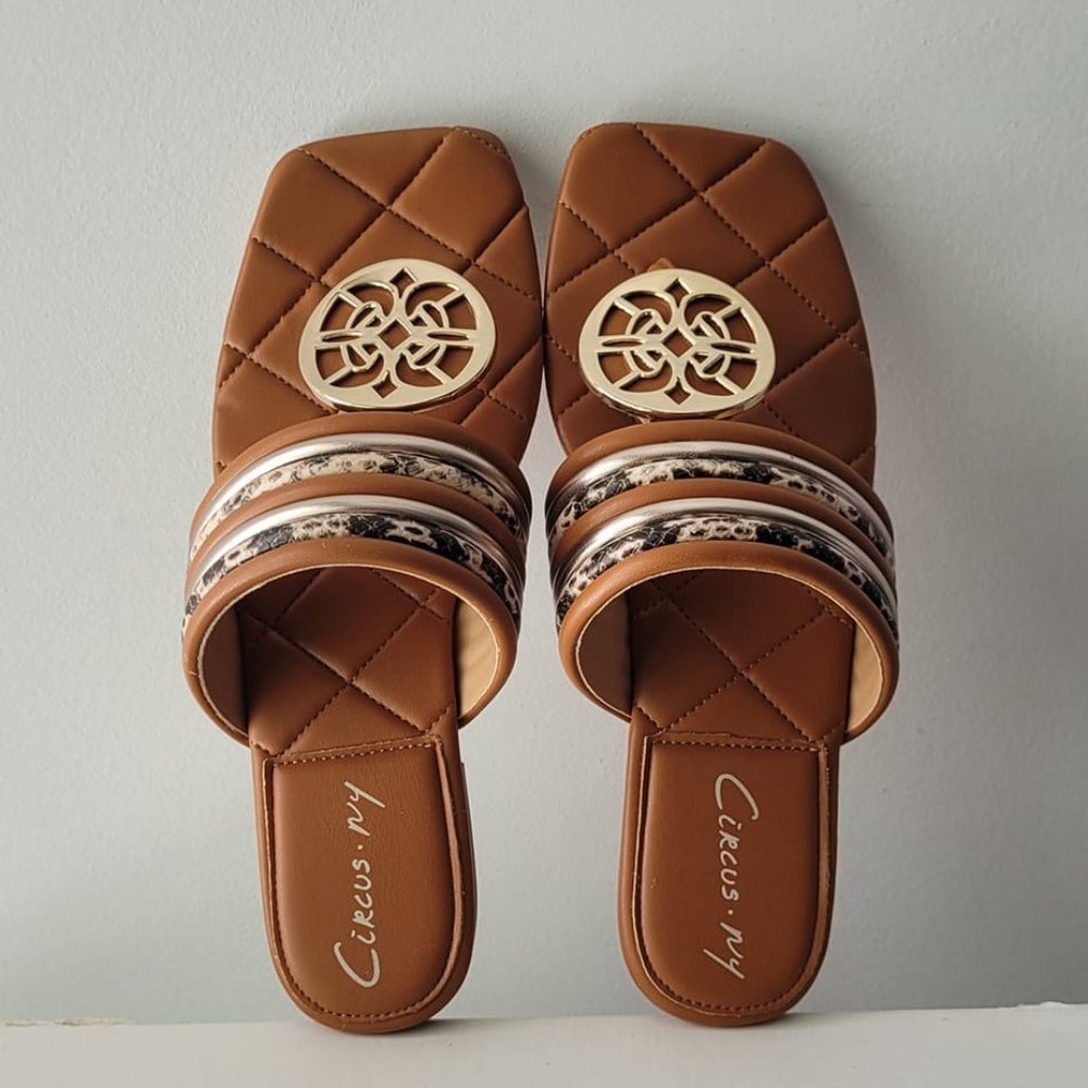 $59 NWT (8.5) Sam Edelman Flat Sandals